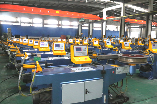 彎管機規模化生產車間